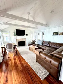 Stunning lake cottage in the heart of wine country - Image 2