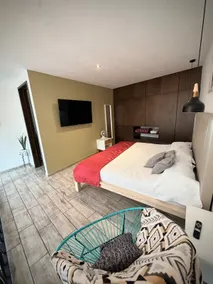 Beautiful apartment with parking - Image 2