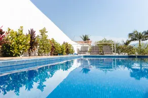 Country House in the City with Swimming Pool and Barbecue Area - Image 4