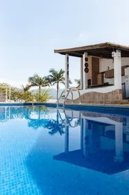Country House in the City with Swimming Pool and Barbecue Area - Image 5