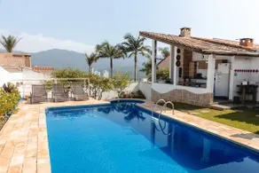 Country House in the City with Swimming Pool and Barbecue Area - Image 2