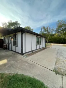 Renovated 1 bedroom guest house - Image 4