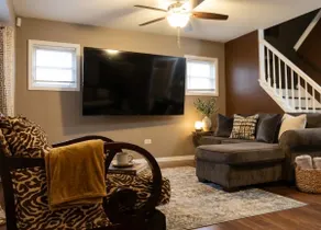 Stunning 4 BR Home * Near many Chicago Landmarks - Image 2