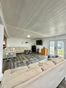 Modern home in Lake of the Woods - Image 2