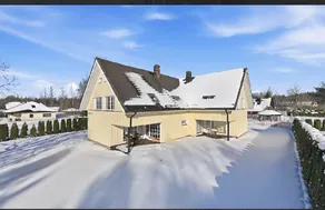 House with all amenities in a good location - Image 3