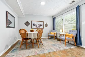 King bed 3 bedroom Townhouse close to Toomers! - Image 4