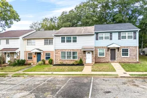 King bed 3 bedroom Townhouse close to Toomers! - Image 2