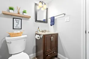 King bed 3 bedroom Townhouse close to Toomers! - Image 5