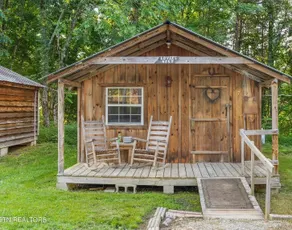 Brook's Nook Cabin Old West Town Big South Fork - Image 5