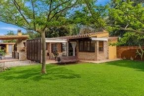 Rustic house with pool in Girona - Image 3