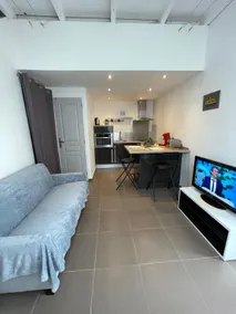 House, sea within walking distance, quiet & comfortable, parking - Image 5
