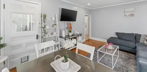 The Bungalow at Belmont Park 2BR 5 mins - Airport - Image 2
