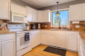 Family and big group 14 Guests 11 beds 5 baths - Image 5