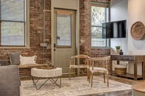 Hidden-Gem 2B Towhhouse in Springfield Close to DT and Stadium! - Image 2