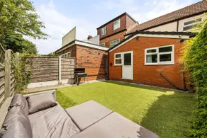 Free Parking 5 Minutes from City Centre - Image 2