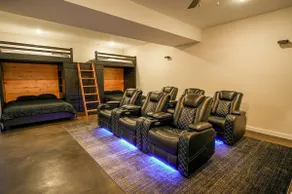 Davey Point - Your Premier Getaway - Image 3