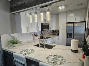Cozy home with free parking + jacuzzi. - Image 3