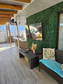 Cozy home with free parking + jacuzzi. - Image 2