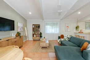 Broken Head Nature Cabins. Family Cabin. Sleeps 4. - Image 3