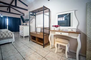 Comfortable and spacious home in a great location - Image 5