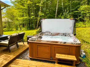 Hot Tub, AC, Pond, BBQ, 40 min to Algonquin - Image 2