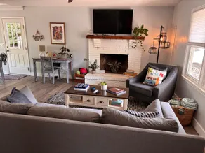 Laid back pet friendly home near downtown & beach - Image 3
