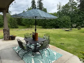 Peaceful, upgraded home - hot tub, donkeys & goats - Image 4