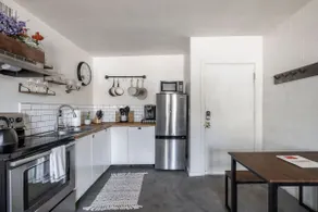 Comfy 2BR · BBQ & Firepit · 5 min to UofA · Pets - Image 2