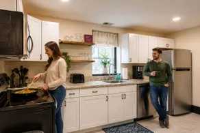 Snug & Stylish Cottage | Walk to River & Bwater - Image 3