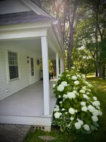 Cozy & Modern 3BDRM Farmhouse - EV Charger - Image 5