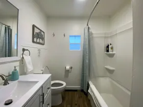 Walking distance to restaurants, bars & more! - Image 4