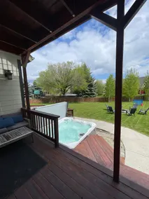 Large home w/ hot tub, cinema, bar/game room - Image 4
