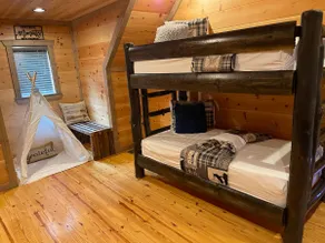 Stonewood Cabin | Hot Tub | Walk to Breweries - Image 2
