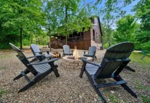 Stonewood Cabin | Hot Tub | Walk to Breweries - Image 4