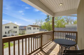 Lakeside studio Apartment steps from lake and park - Image 2