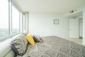 Downtown 2br Apartment Near Convention Center - Image 4