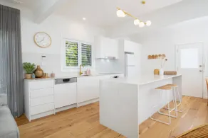 Blissful Merewether Beach Cottage: A Coastal Gem - Image 3