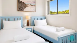 Beachside Beauty - Short walk to Caves Beach - Image 3