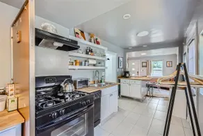 💻 WFH near coffee & food in artists cozy 1bd home - Image 4