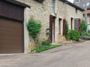 Country house in the heart of a welcoming Burgundy village - Image 5