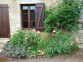 Country house in the heart of a welcoming Burgundy village - Image 4