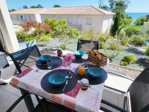 High-comfort 2-bedroom apartment with sea view – beach & pool - Image 5