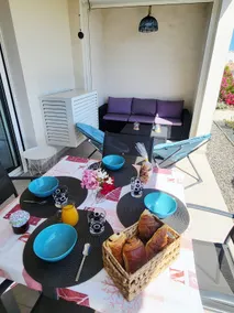 High-comfort 2-bedroom apartment with sea view – beach & pool - Image 3