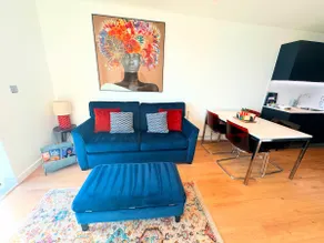 Stunning beach front 1bed apartment with sea views - Image 4