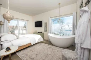 Chez Annie 215: Panoramic Views & Hot Tub - Image 4