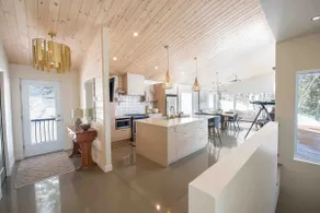Chez Annie 215: Panoramic Views & Hot Tub - Image 5