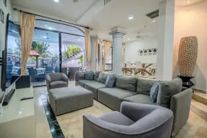 Private Villa 5BR, Large groups Close to the Beach - Image 5
