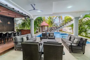 Private Villa 5BR, Large groups Close to the Beach - Image 2