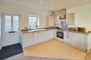 Host & Stay - West Cliff Retreat - Image 3