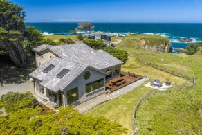 OCEANFRONT, LARGE LUXURY HOME, COASTLINE & BEACH - Image 3